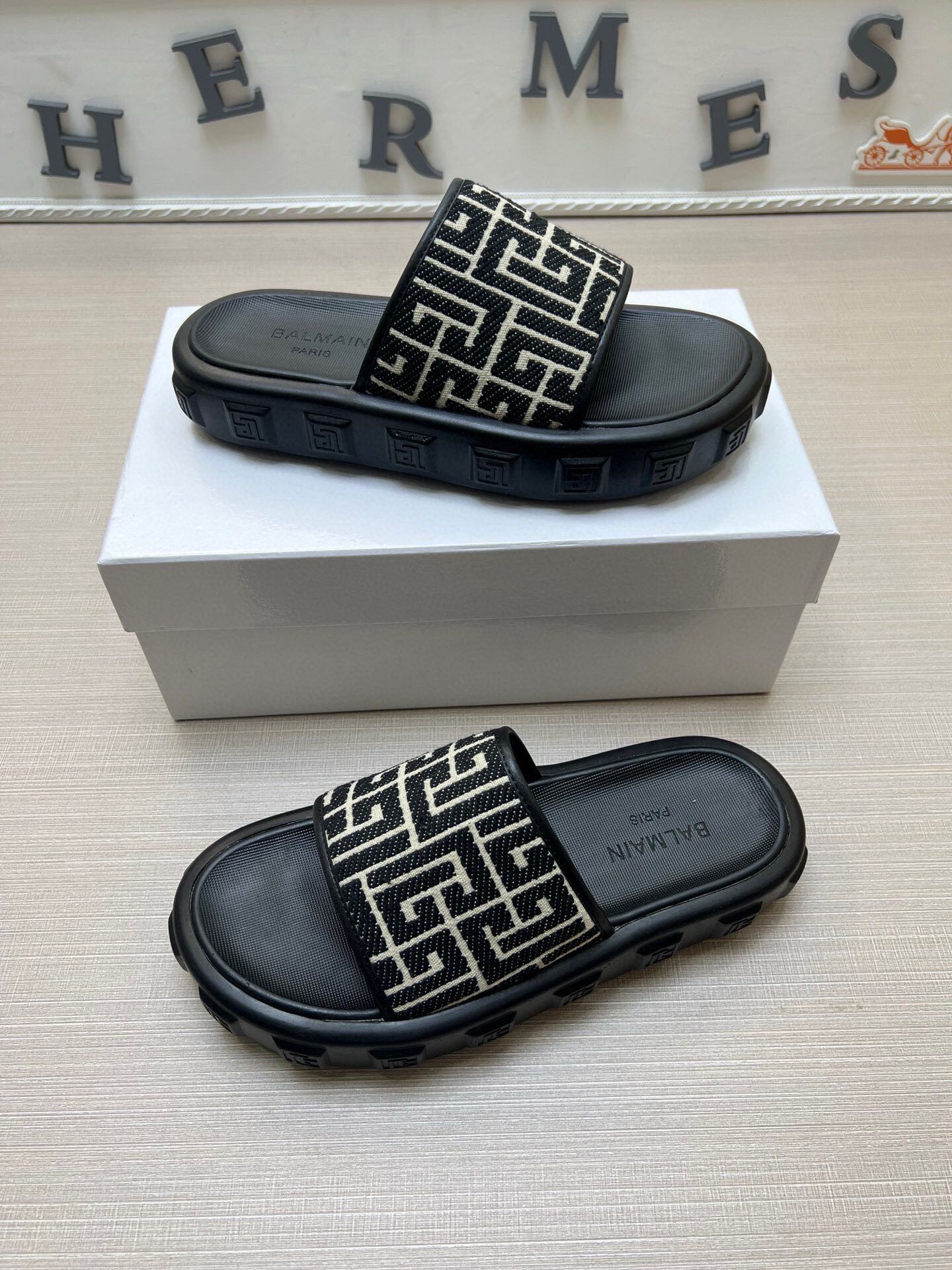 54A21Z    fashion slippers