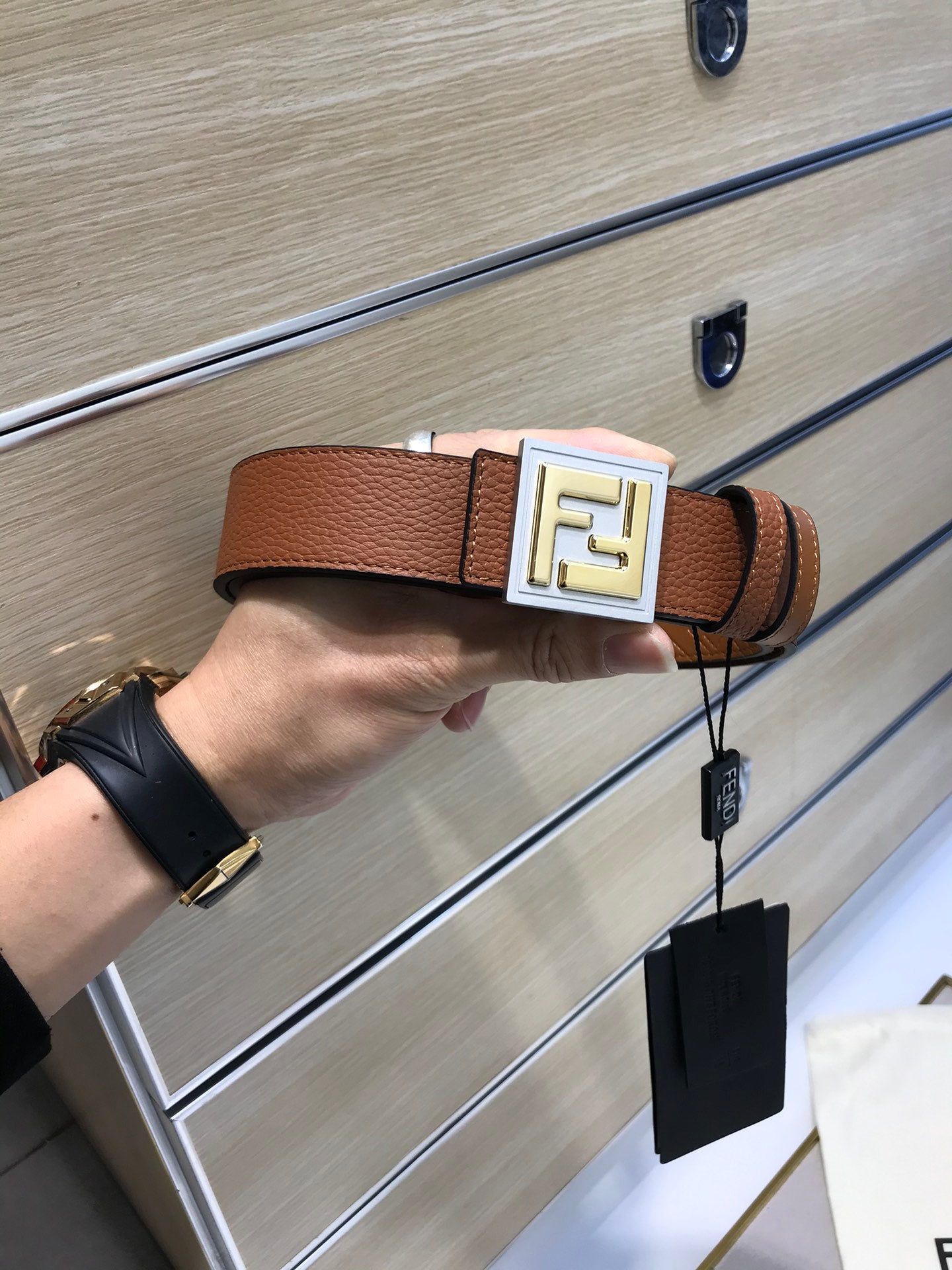 14F85P   (High quality leather belt With full package)