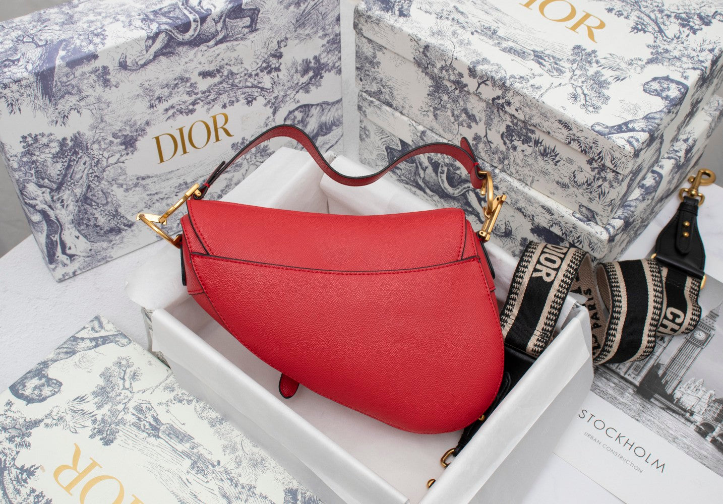 5D11B  Fashionable leather bag 