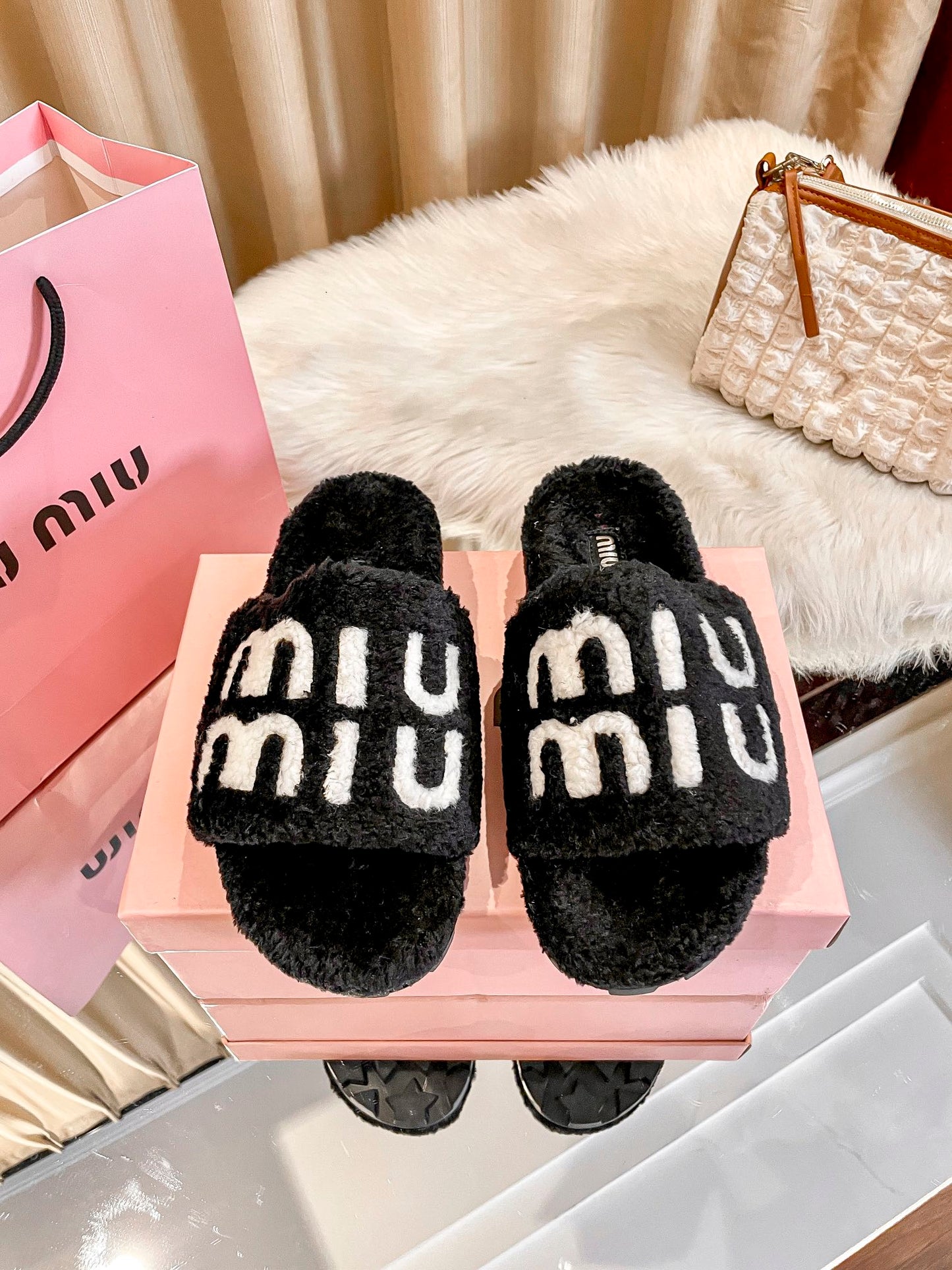 1JA25Z  Fashion Slippers