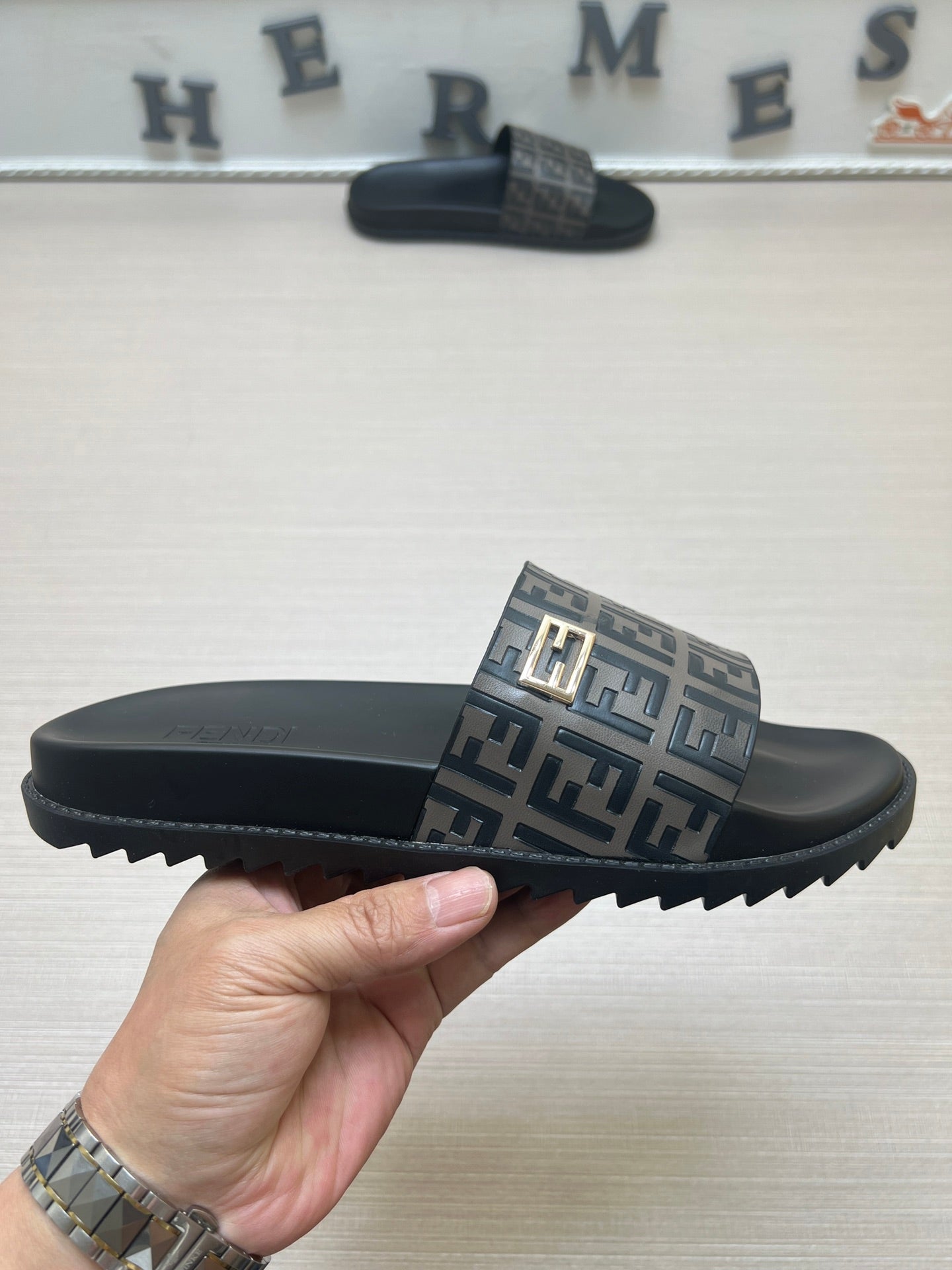 54F121Z   fashion  slippers