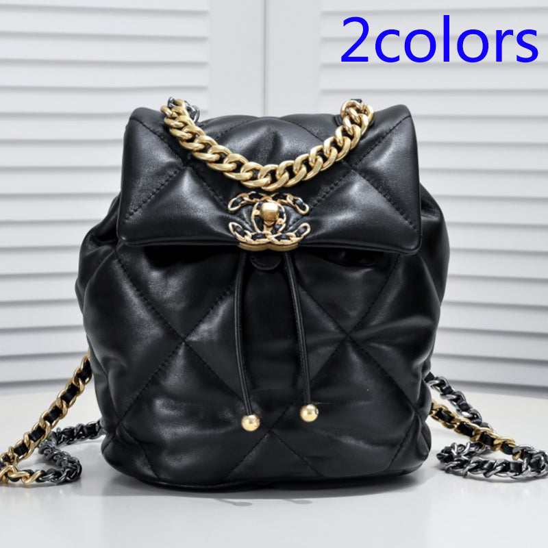 1XC264B  Fashionable leather bag