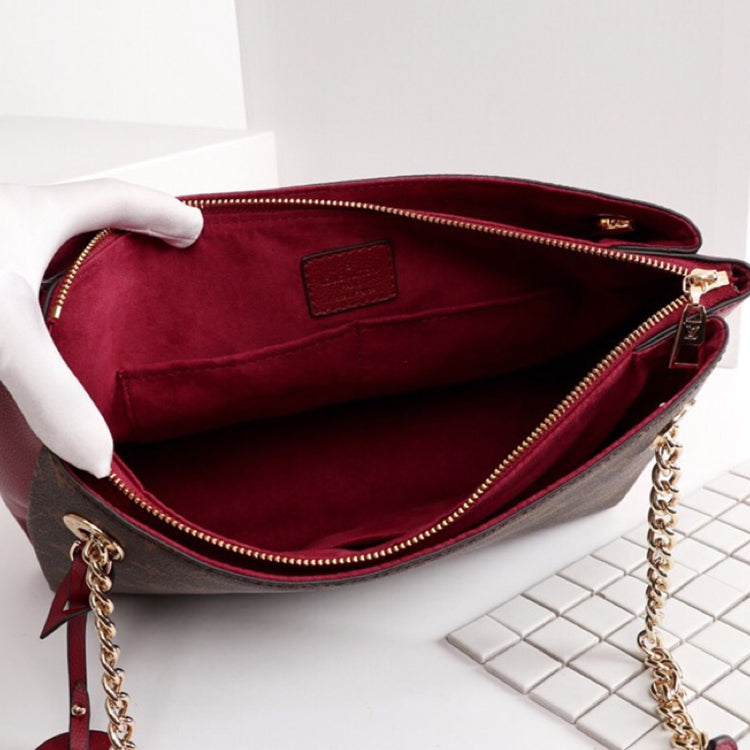 2E03B  Fashionable leather bag 