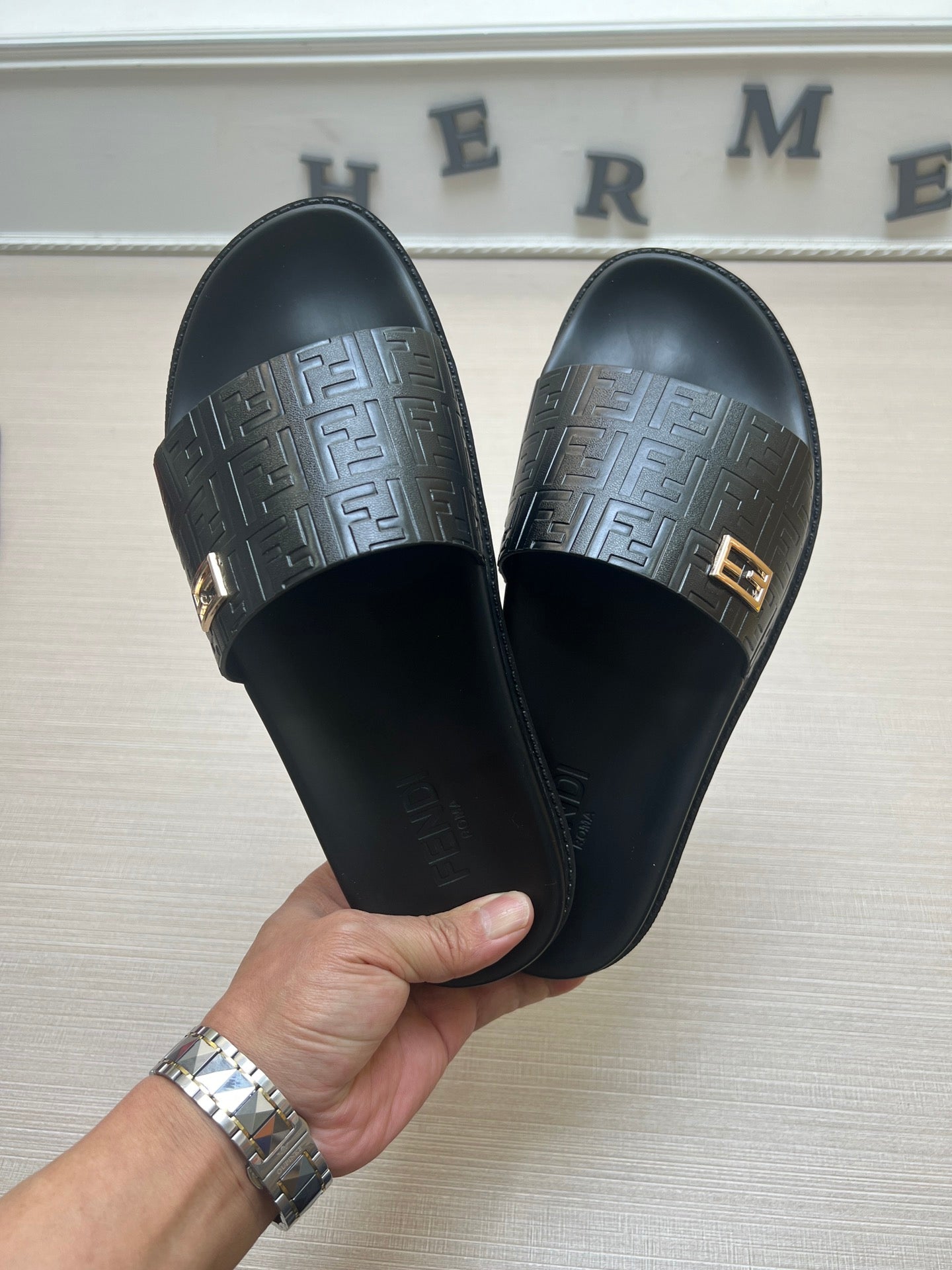 54F121Z   fashion  slippers