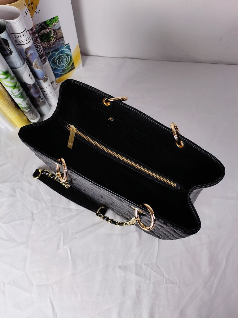 4XC20B  Fashionable leather bag 