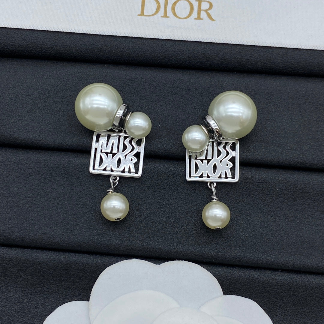 14D1068E  Fashion Earrings