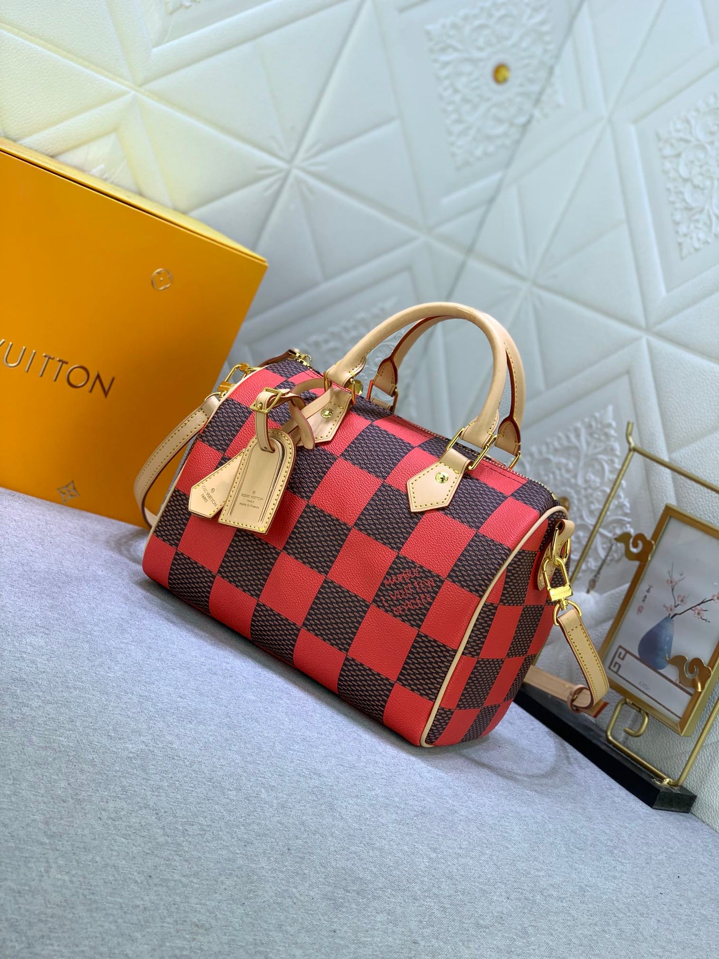 2XE269B  Fashionable leather bag 