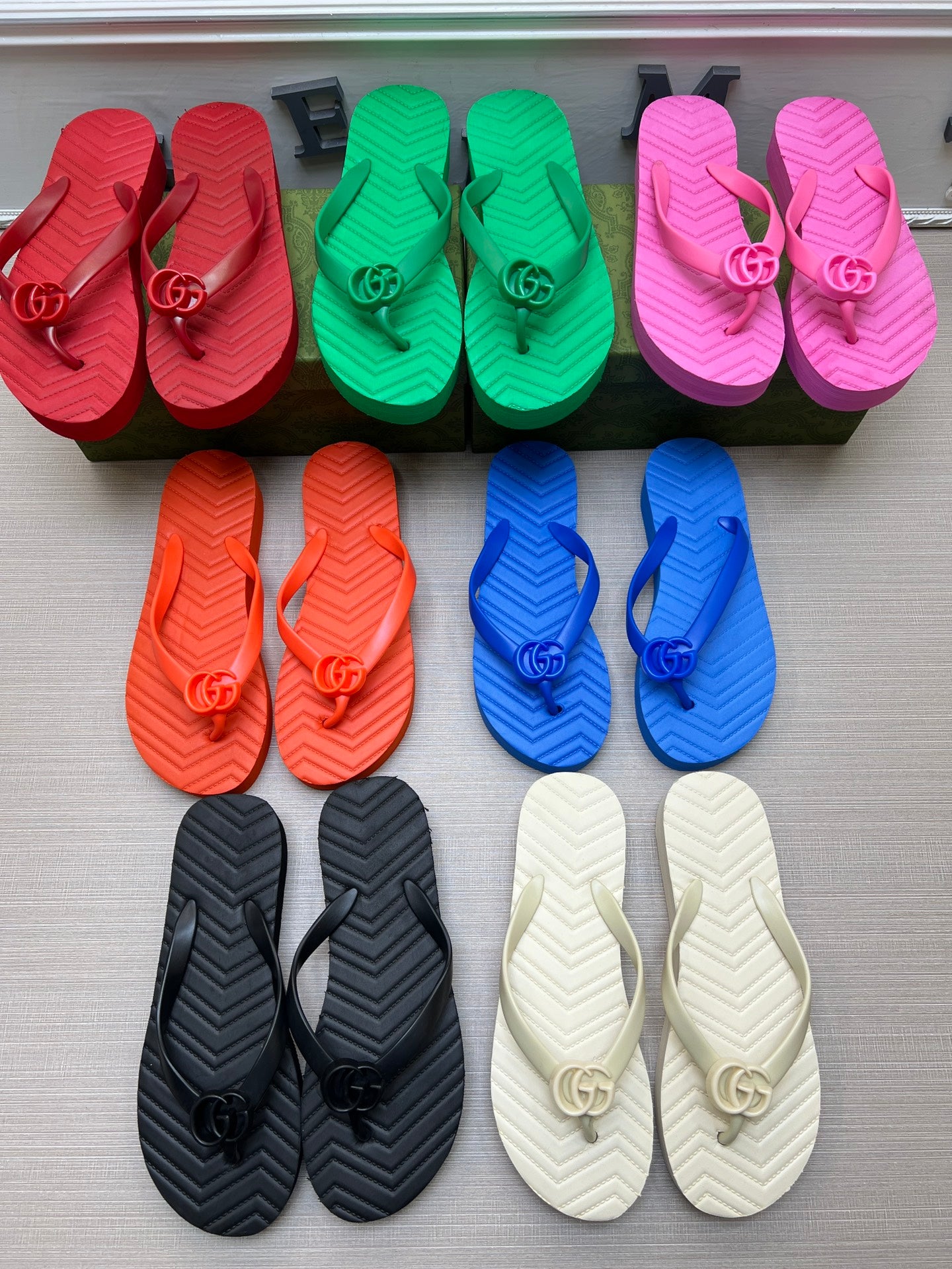 54B105Z   fashion slippers