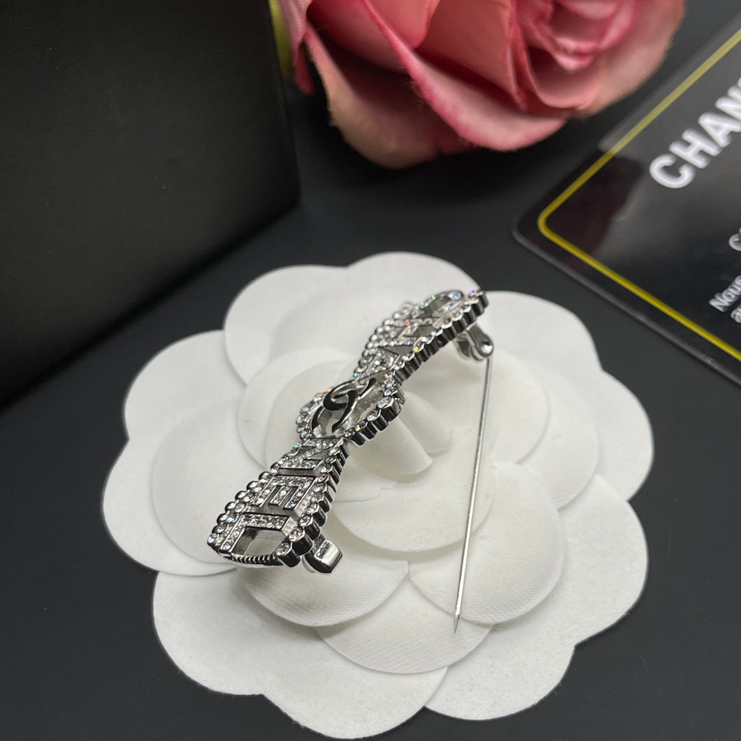 14C894X   Fashion Brooch