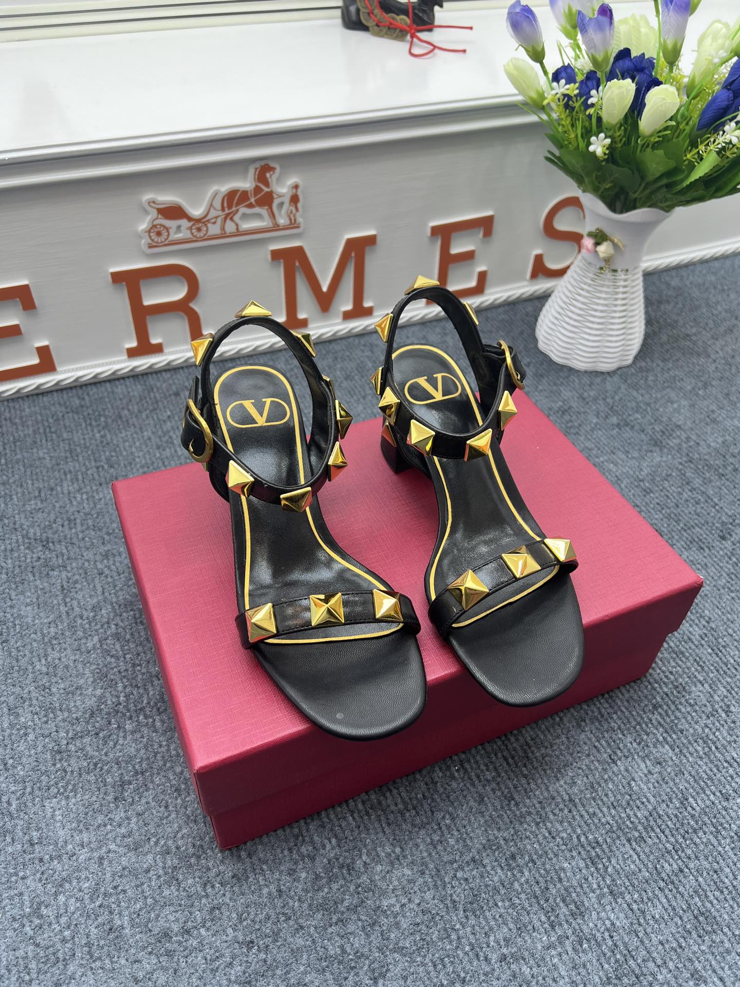 1: 1 High quality leather sandals 5YVL64Z