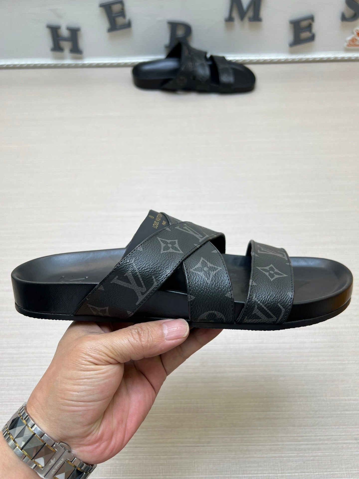 54E89Z   fashion  slippers