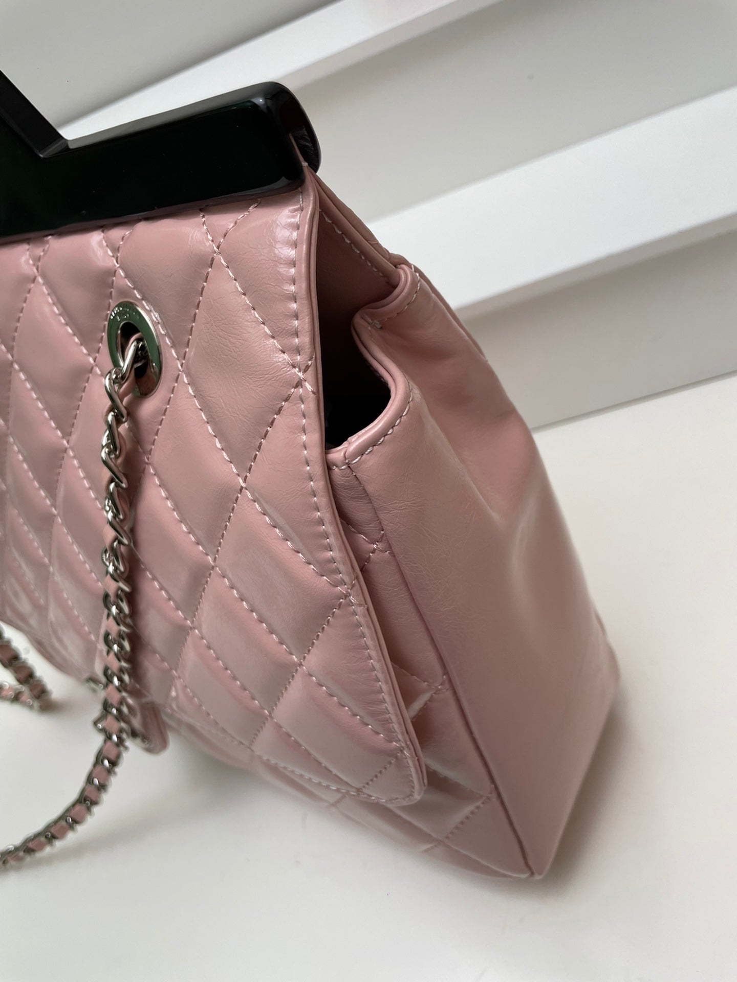 4XC3B  Fashionable leather bag 