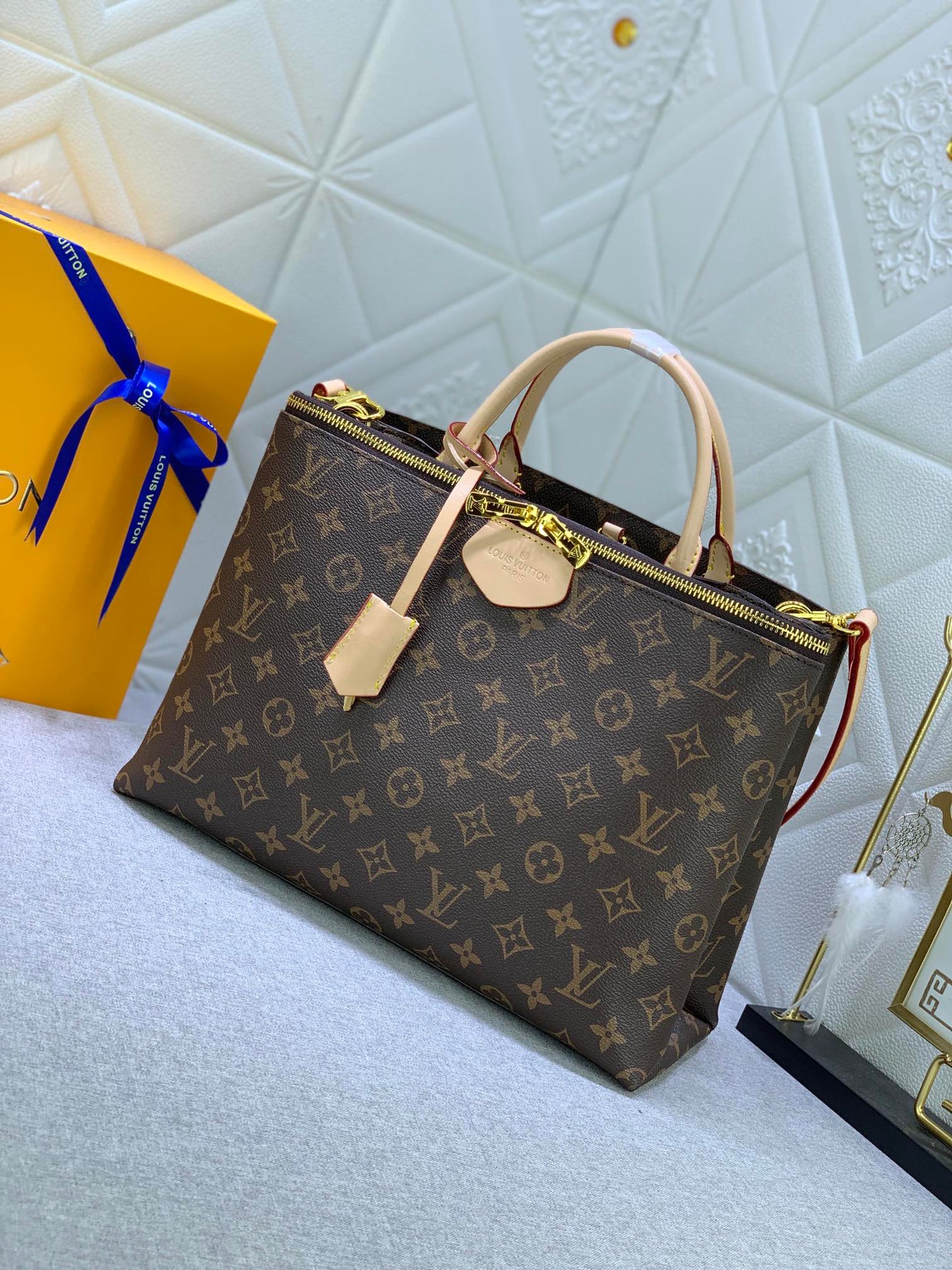 2XE330B  Fashionable leather bag 