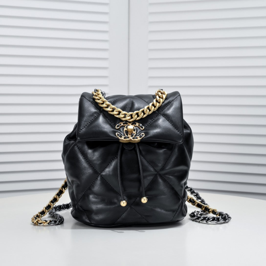 1XC264B  Fashionable leather bag