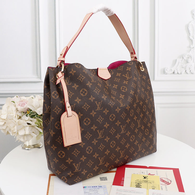 1E84B  Fashionable leather bag 