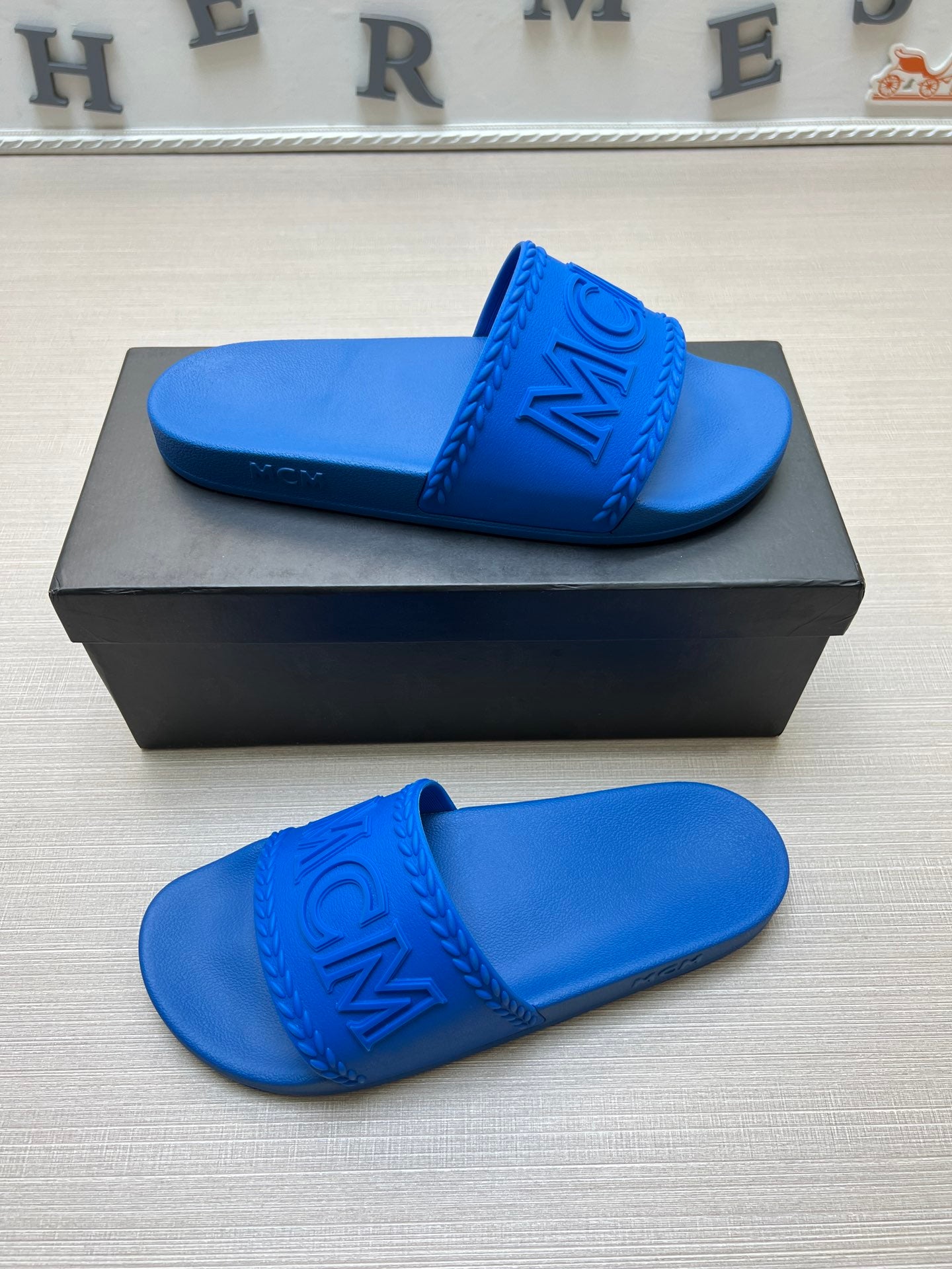 54M42Z    fashion  slippers