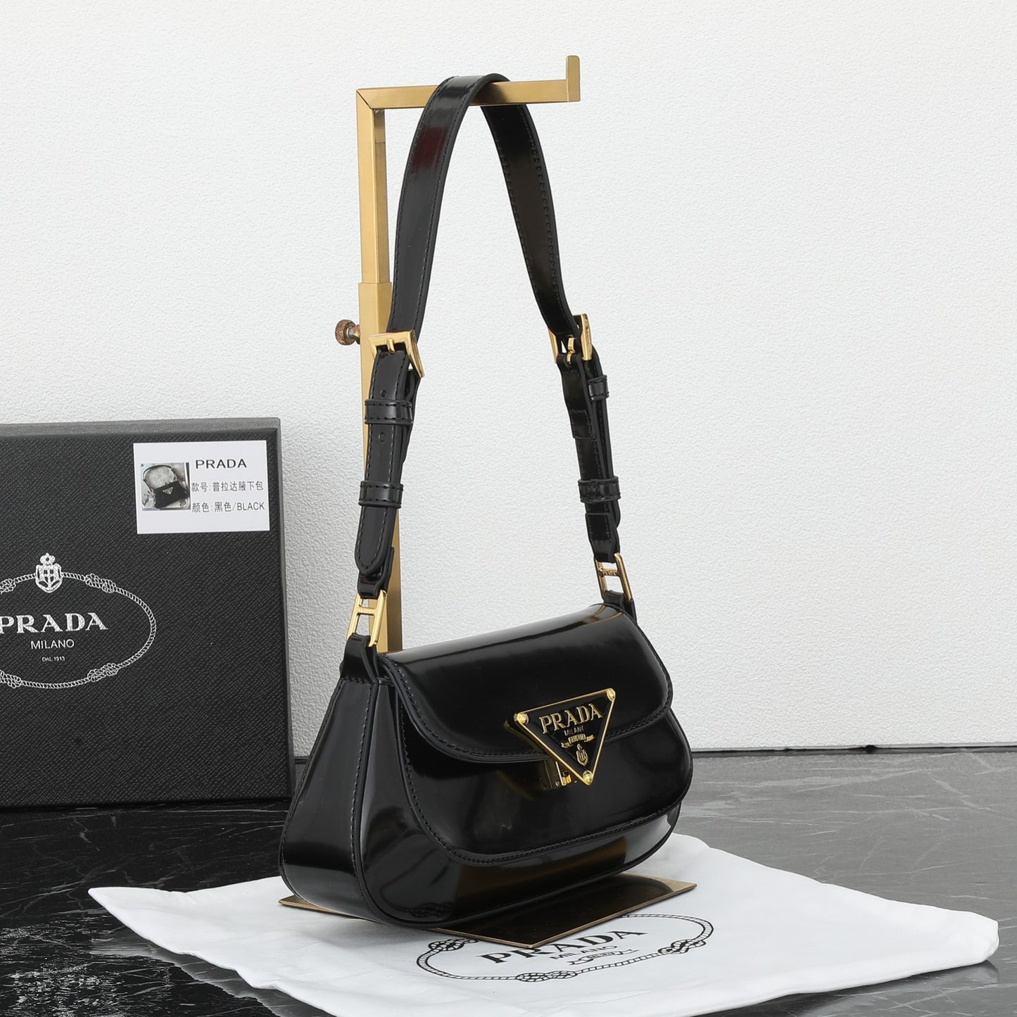 1XPD393B  Fashionable leather bag 