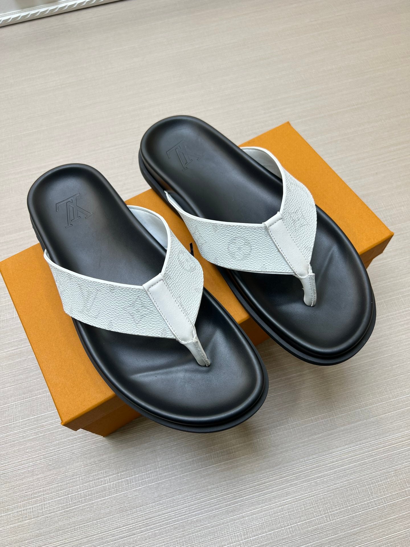 54E58Z  fashion   slippers