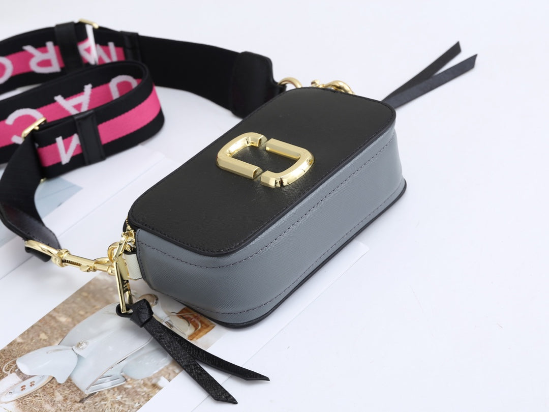 1XA31B  Fashionable leather bag 