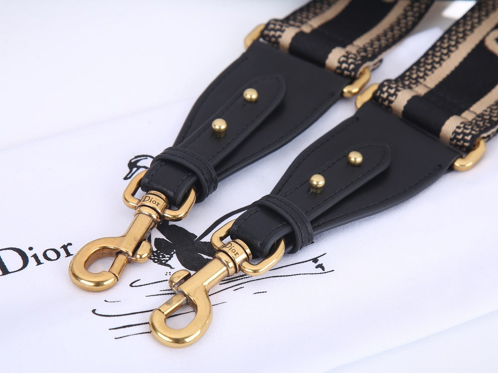 5D14B  Fashionable leather bag 