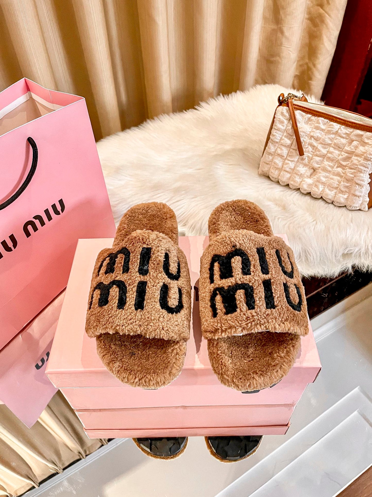 1JA25Z  Fashion Slippers