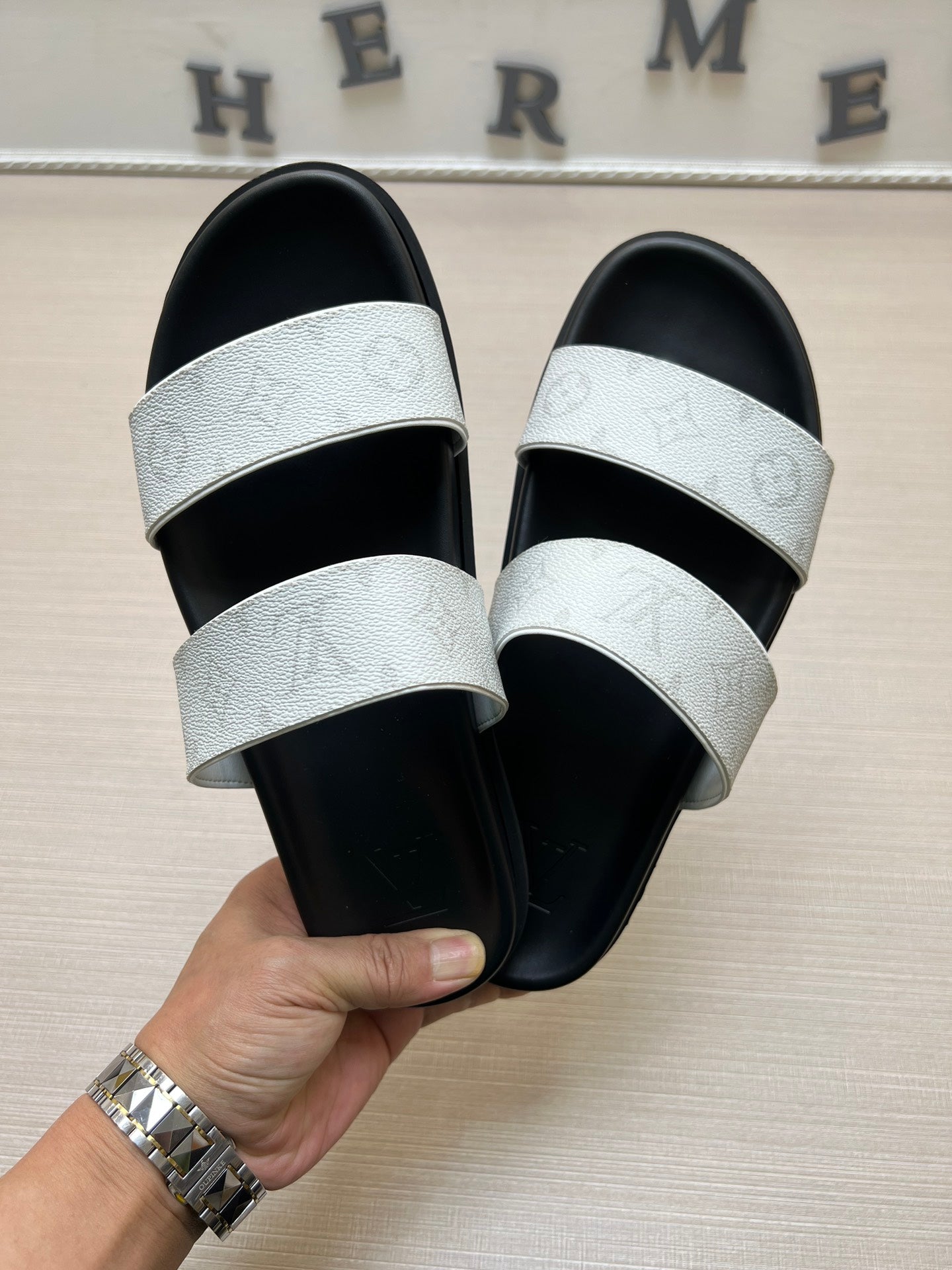 54E58Z  fashion   slippers