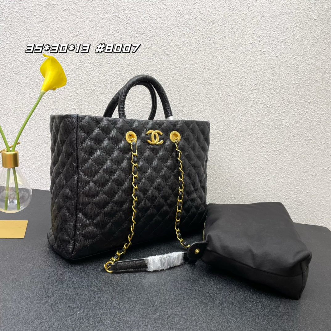 4XC19B  Fashionable leather bag 