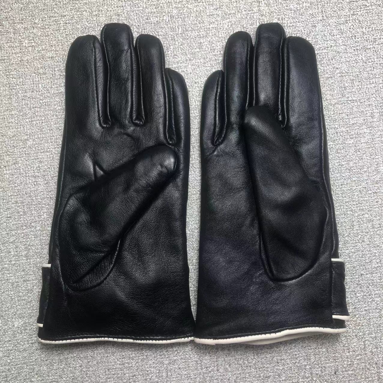 24C76S   Fashion gloves