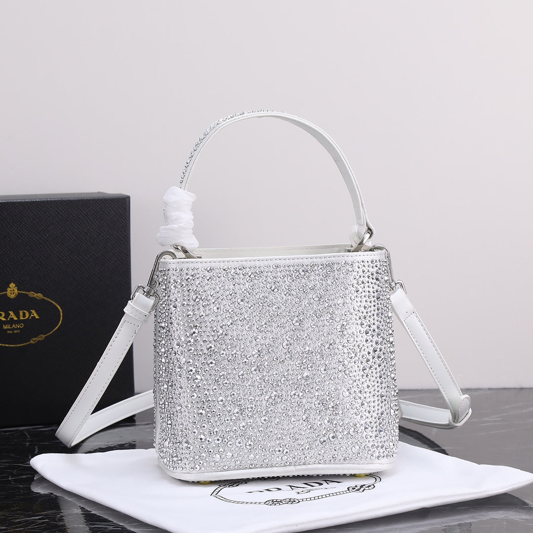 2XPD265B  Fashionable leather bag 