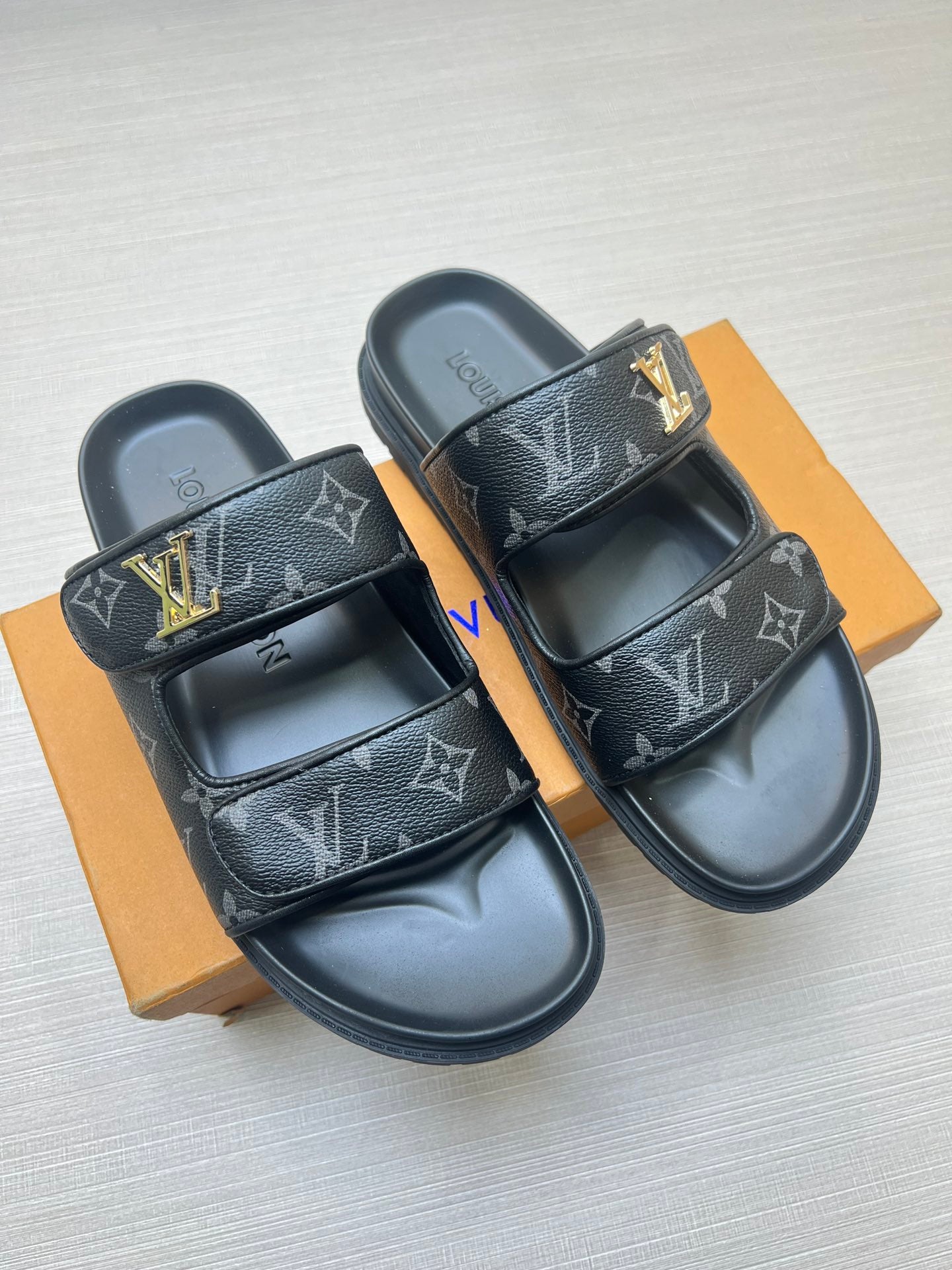 54E11Z  fashion slippers