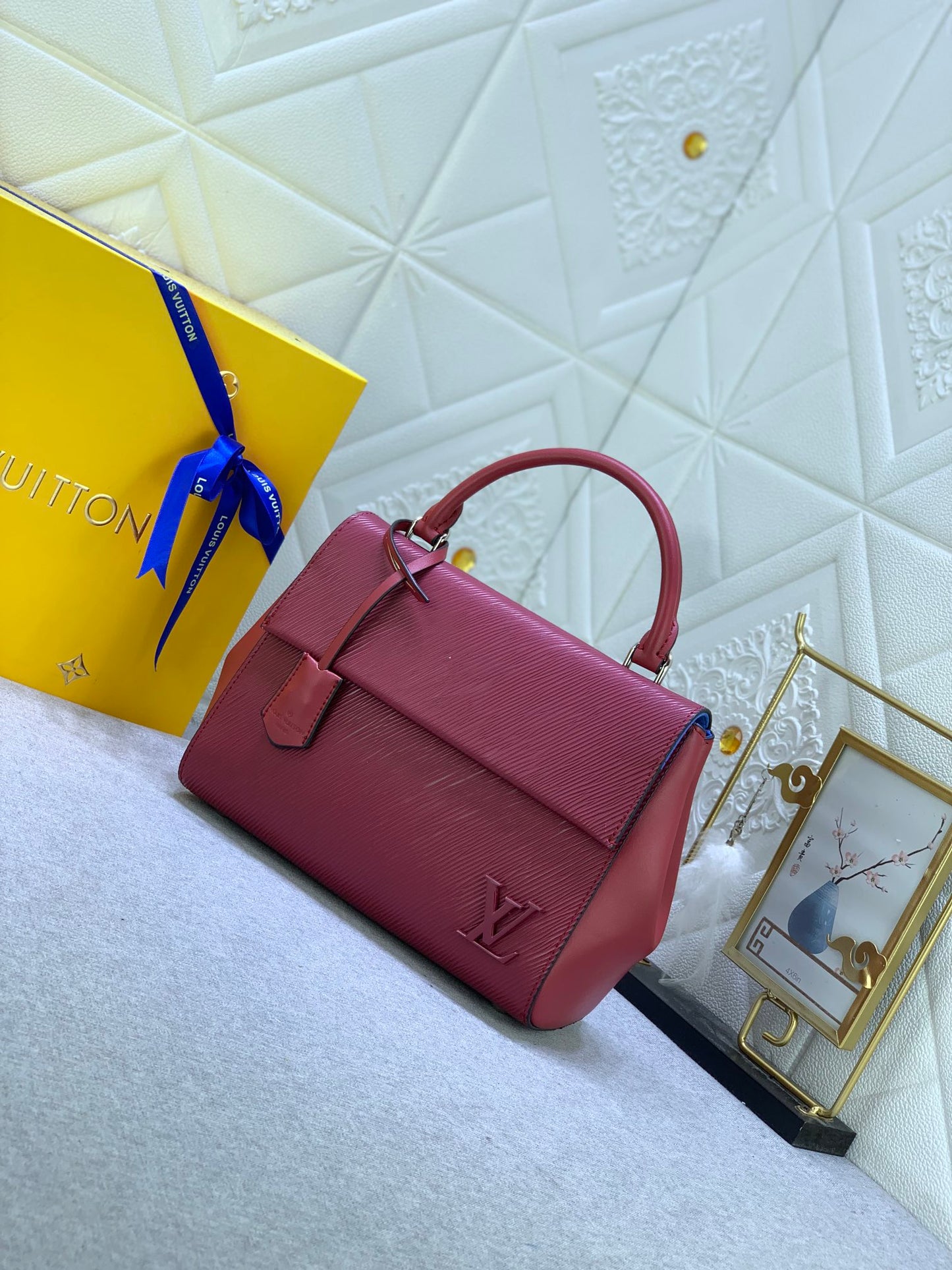 4XE2B  Fashionable leather bag 