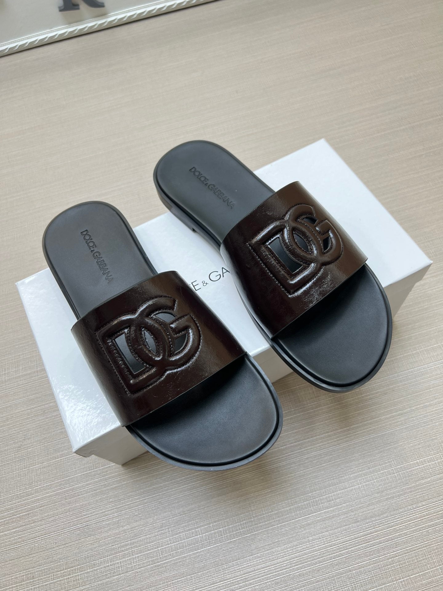 54A64Z   fashion slippers