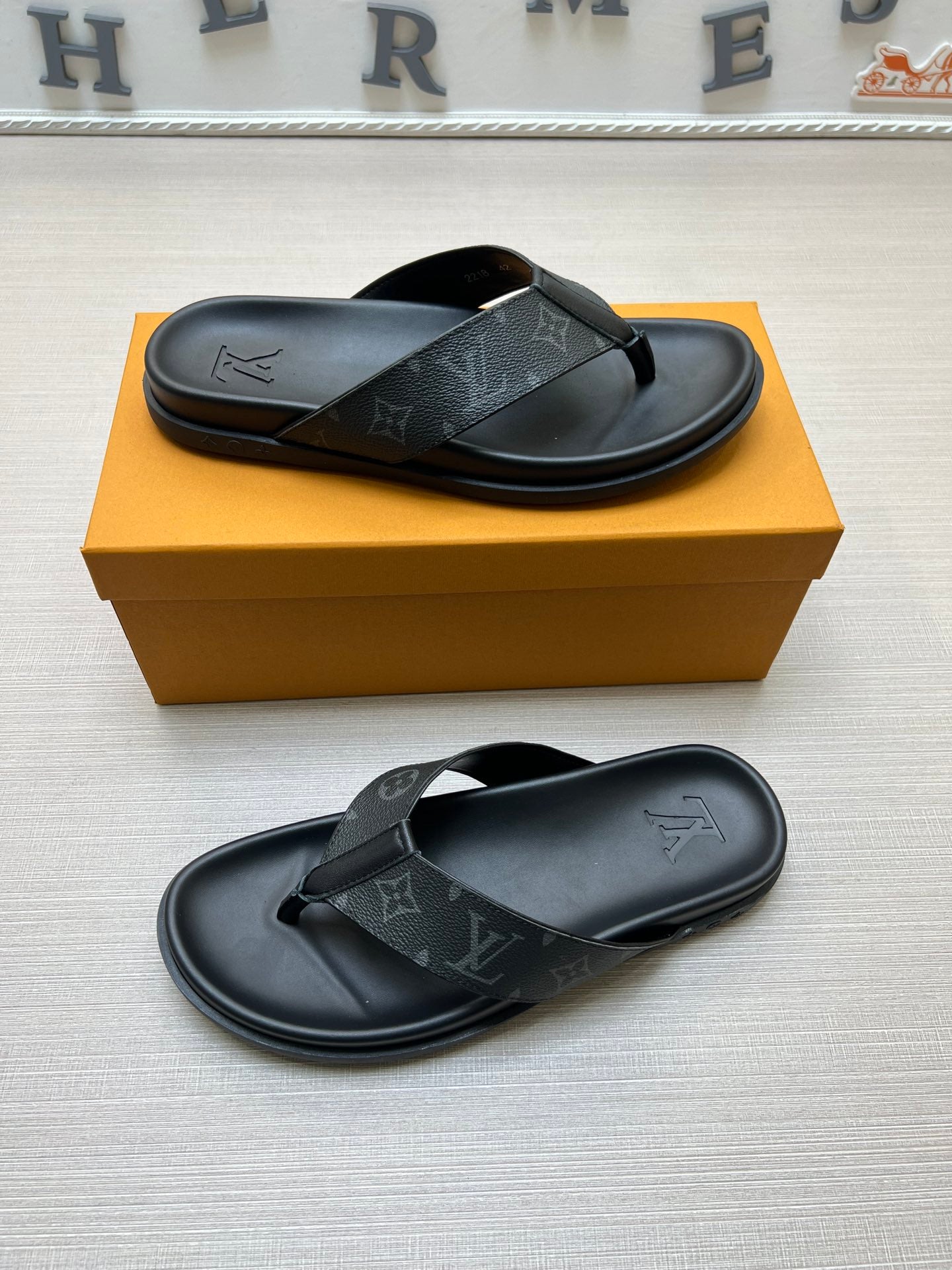 54E56Z    fashion slippers