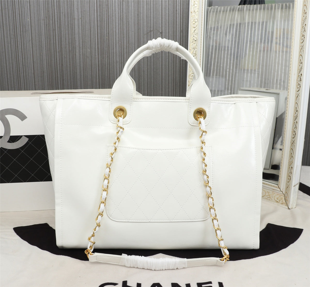 2XE349B  Fashionable leather bag 