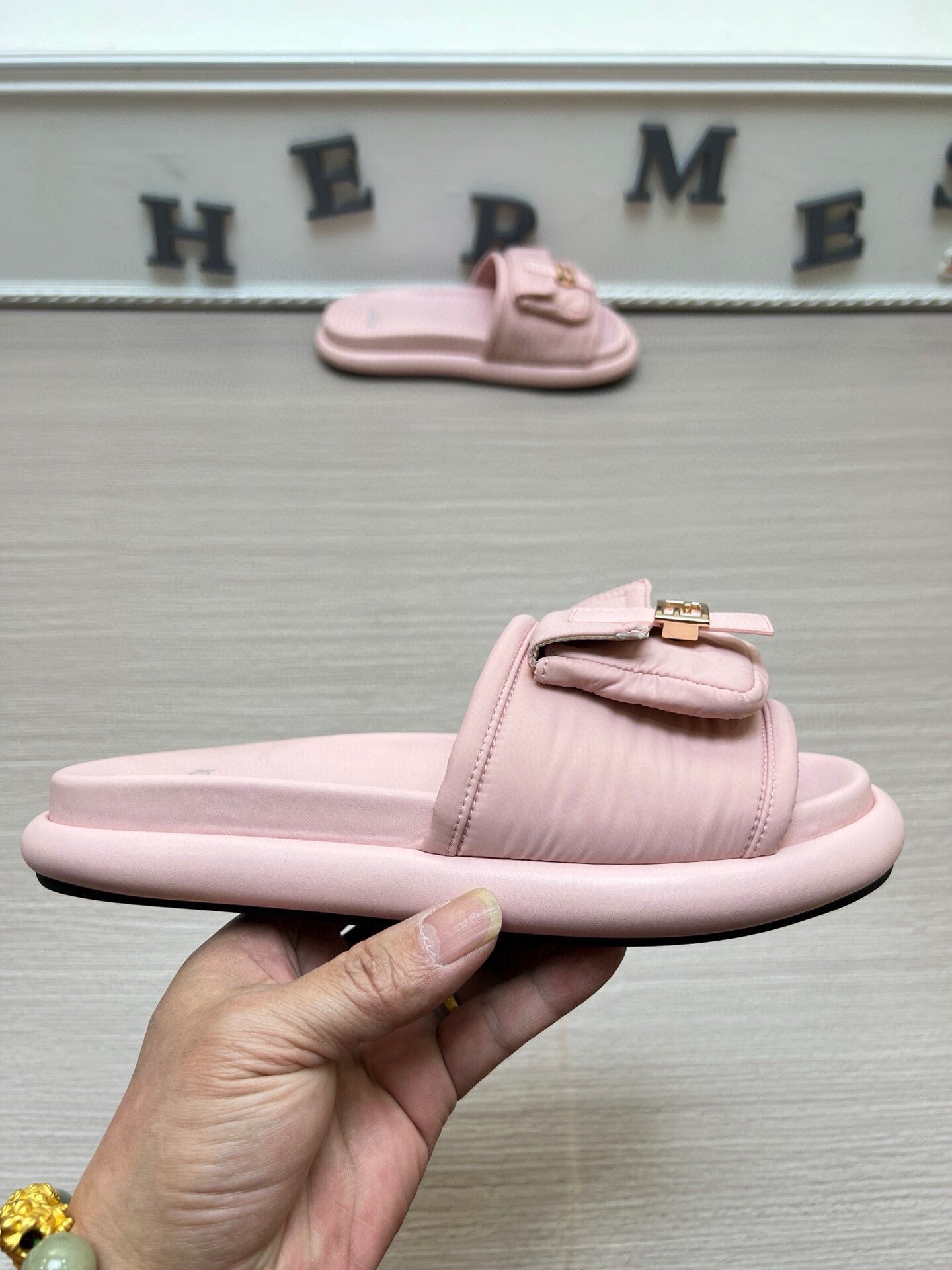 54F125Z    fashion  slippers