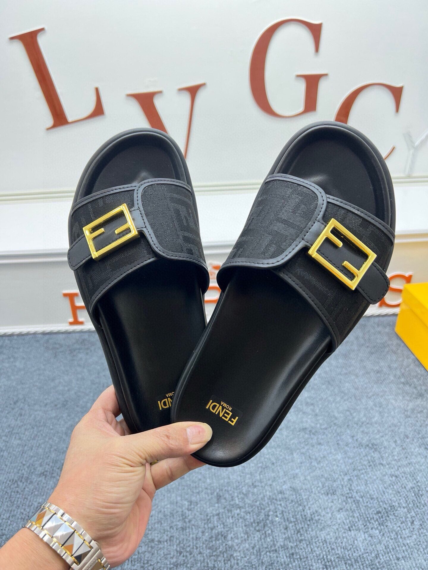 54F37Z  fashion slippers