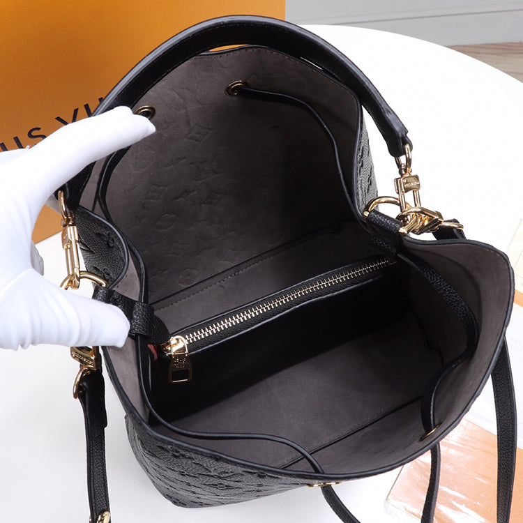 1E81B  Fashionable leather bag 