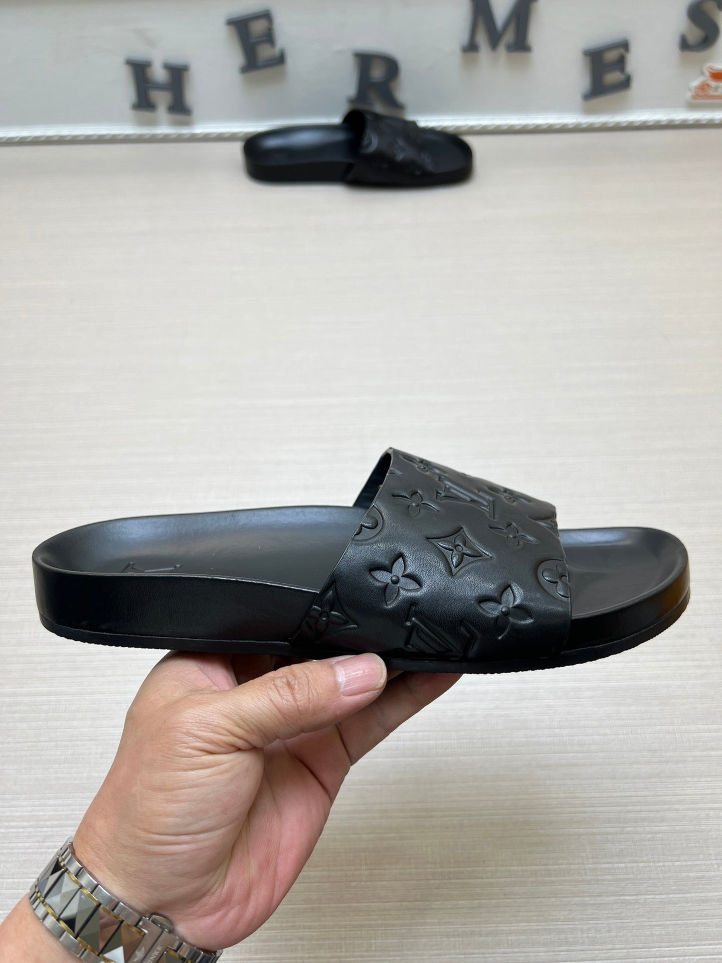 54E84Z     fashion  slippers