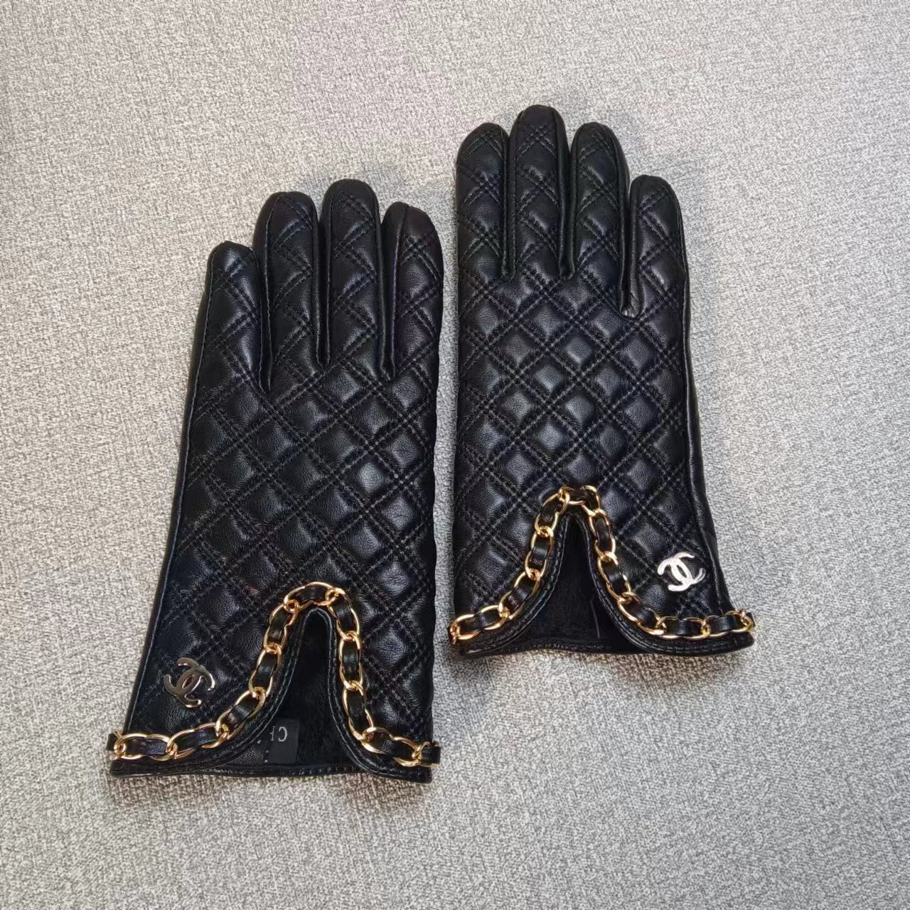 24C92S   Fashion gloves