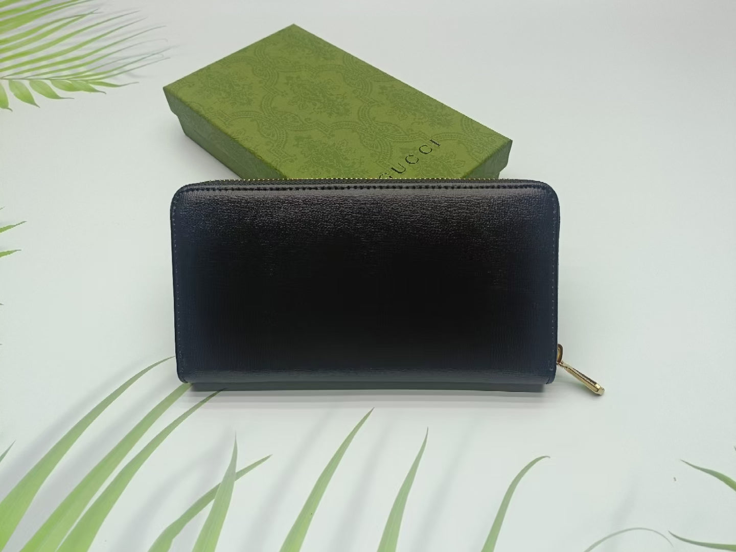 1XB78B  Fashionable leather wallets