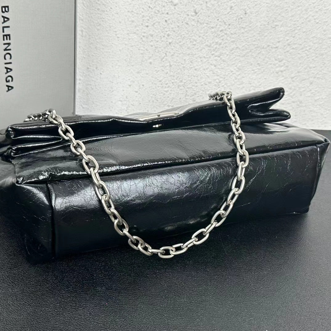 1XJ375B  Fashionable leather bag 