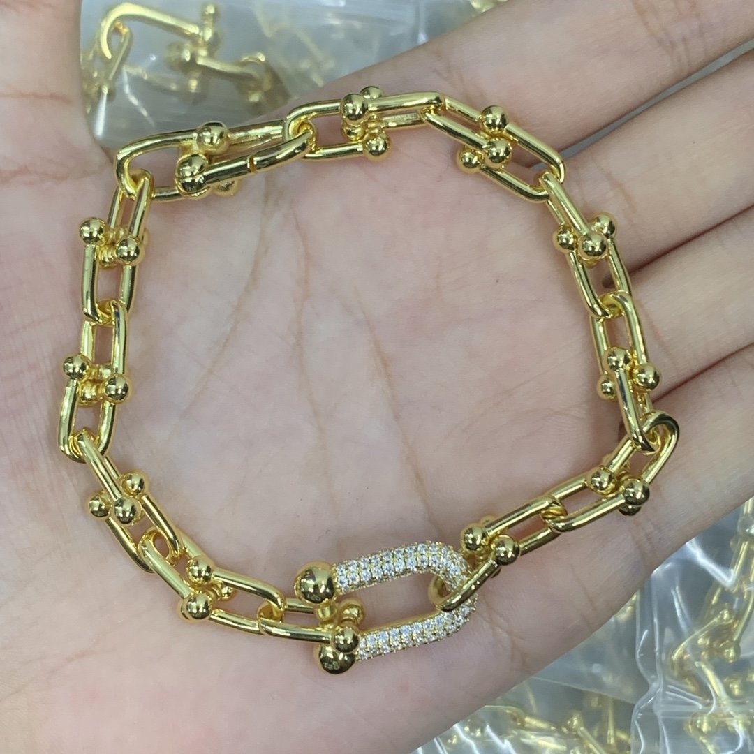 8XT31X Fashion high -quality Earring Bracelets Necklaces