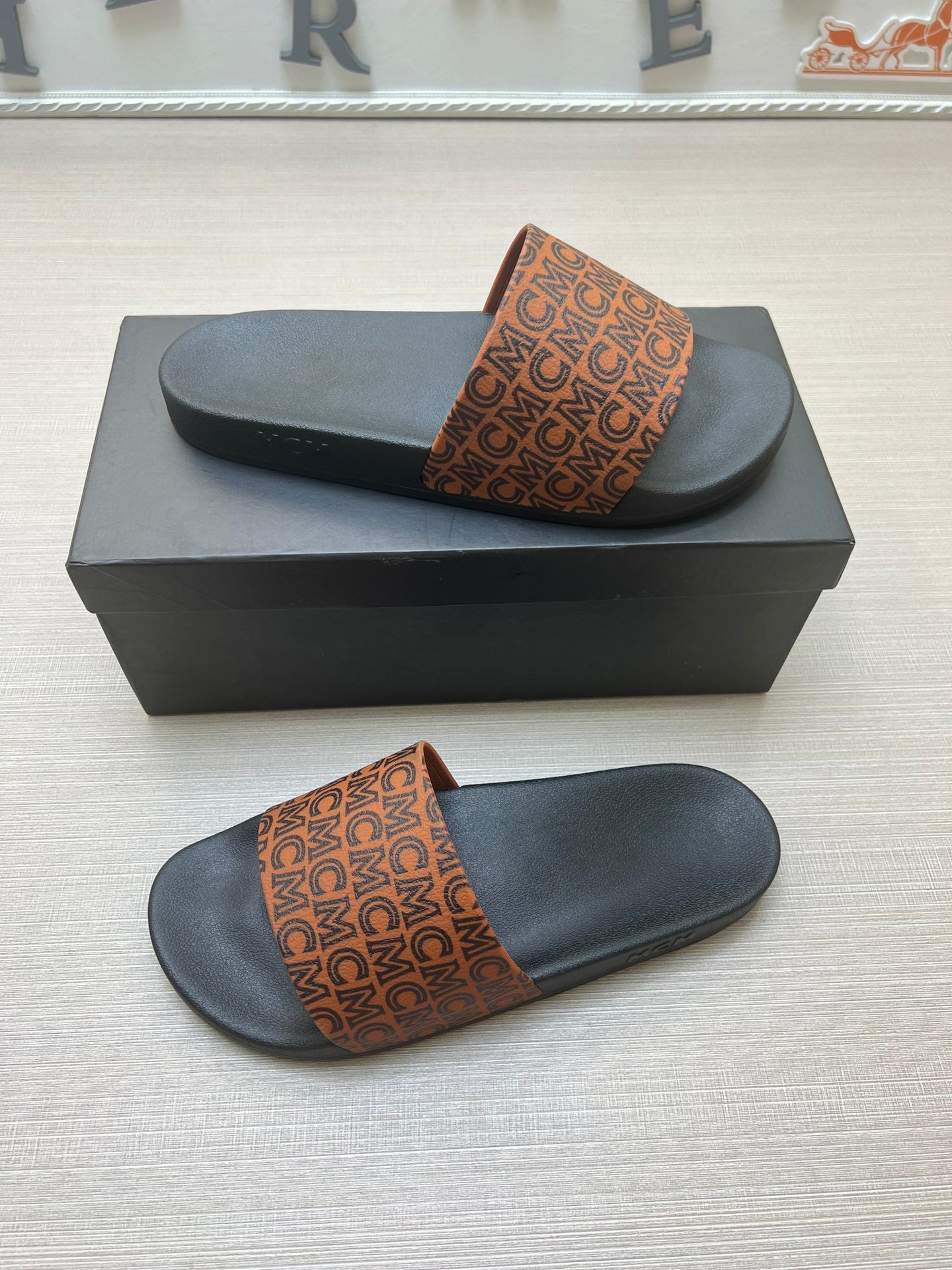 54M45Z   fashion slippers