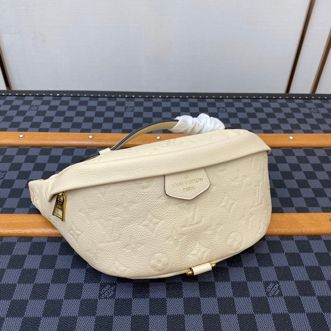 2XE299B  Fashionable leather bag 