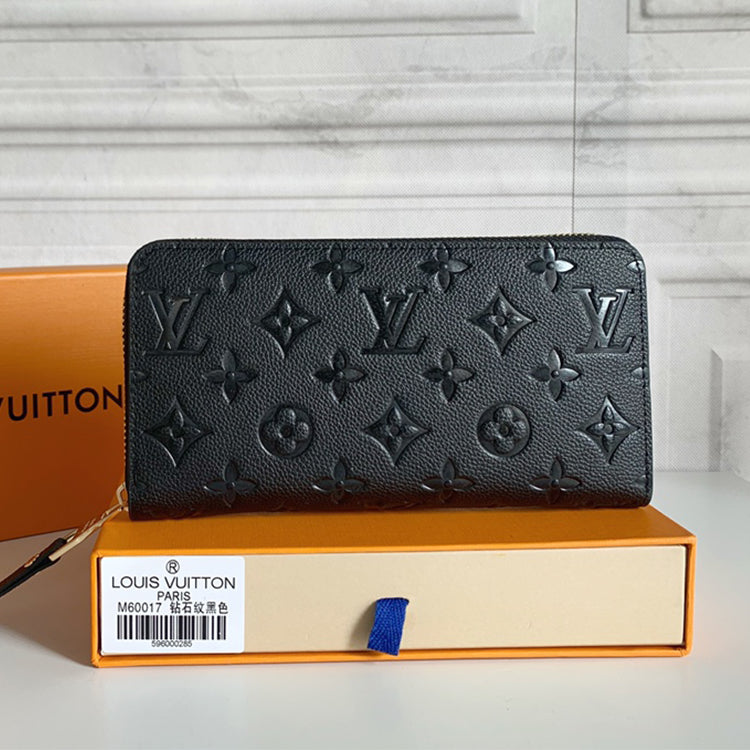 1E06B  Fashionable leather wallets