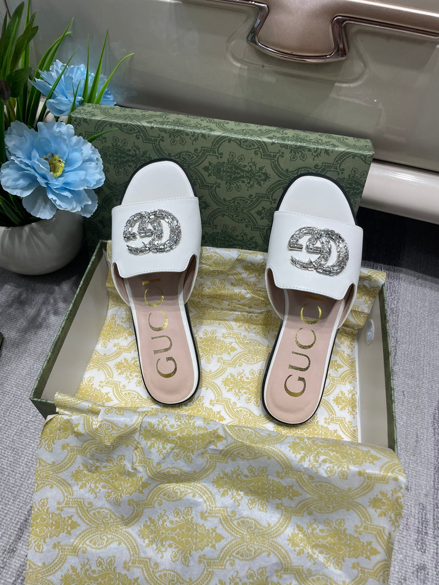 14B30Z   fashion slippers