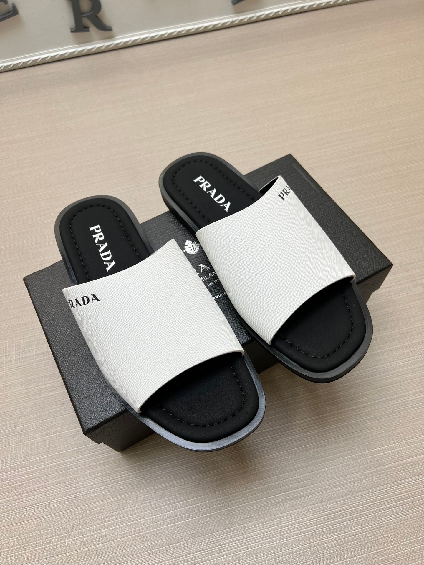 54PD73Z   fashion  slippers