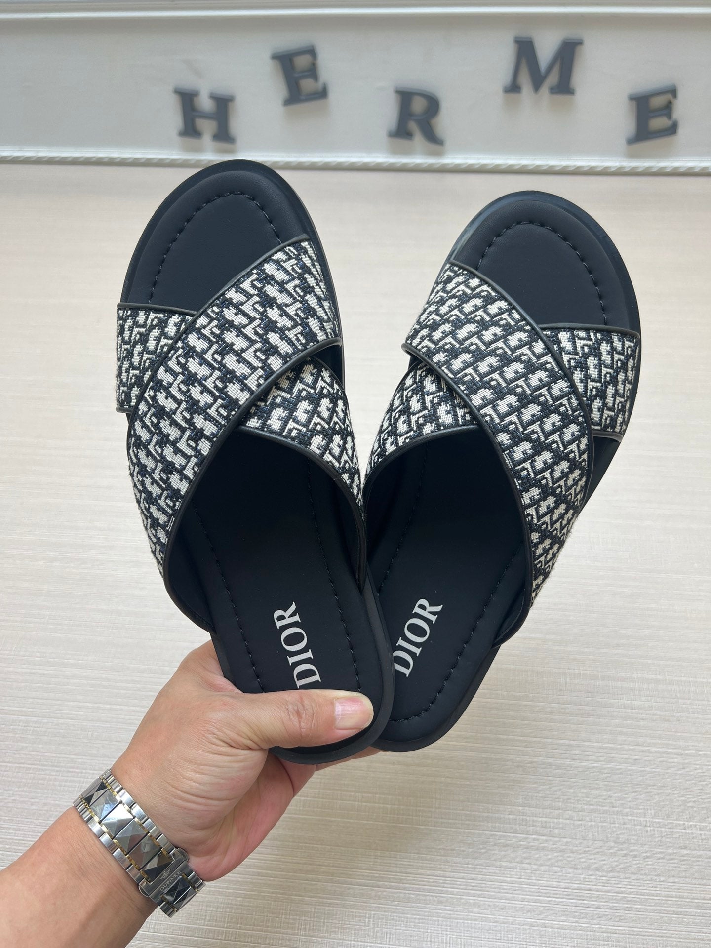 54D81Z   fashion  slippers