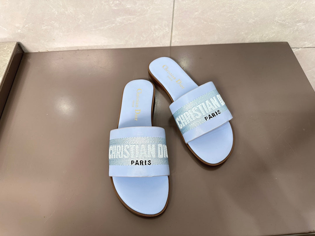 14D32Z   fashion slippers