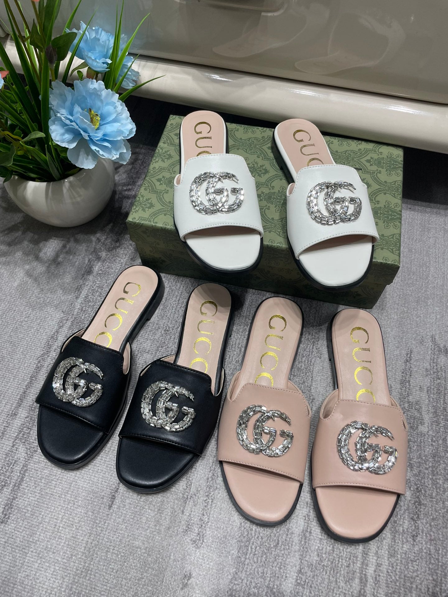 14B30Z   fashion slippers